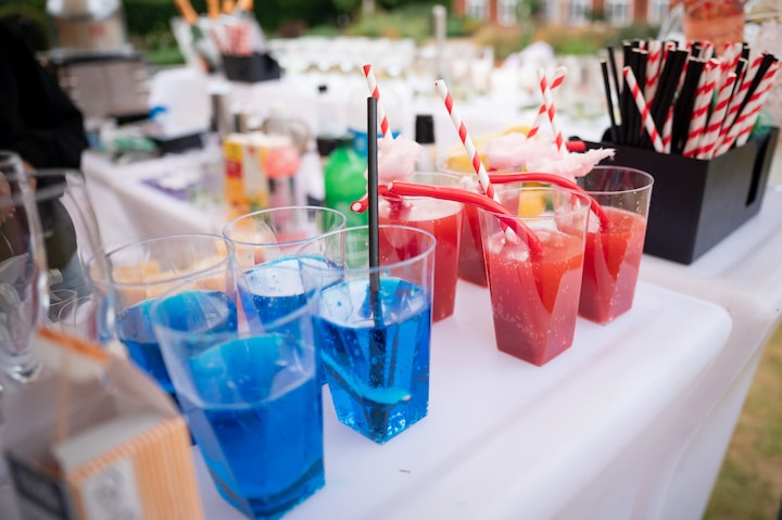 9 Top Tips For Coping With Hot Weather. Red and blue mocktails